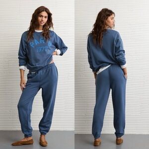 AMERICAN EAGLE High-Rise Relaxed Fit Boyfriend Jogger in Blue Size M